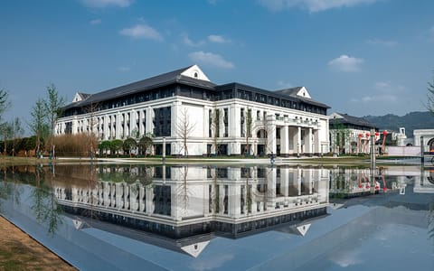 宜宾学院·教学楼倒影