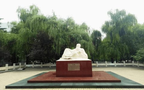 河北中医药大学·扁鹊像