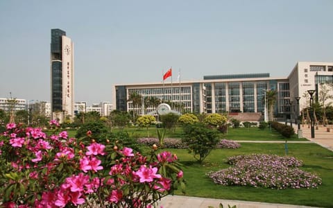 广州大学·图书馆广场