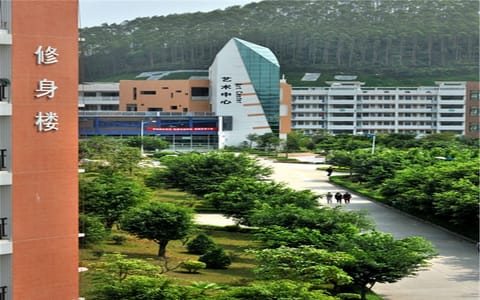 广东理工学院·艺术楼一角