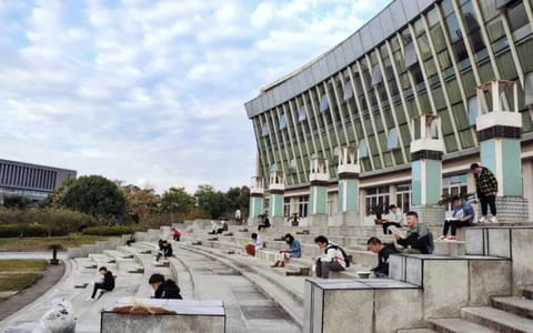 南京工程学院·读书