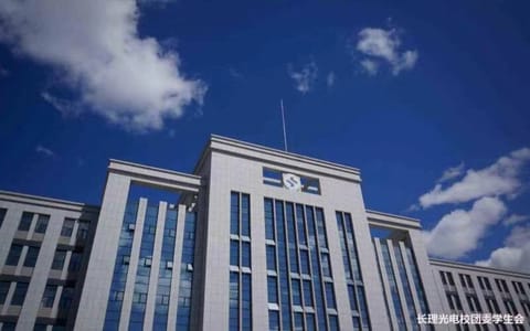 长春电子科技学院·学校主楼