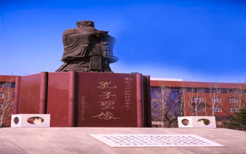 沈阳师范大学·孔子圣象