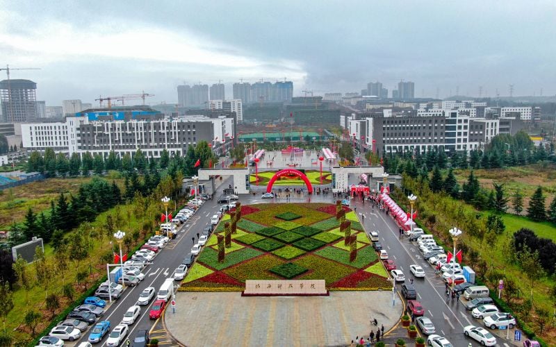 山西科技学院主图·校门