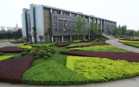 西华大学·行政楼