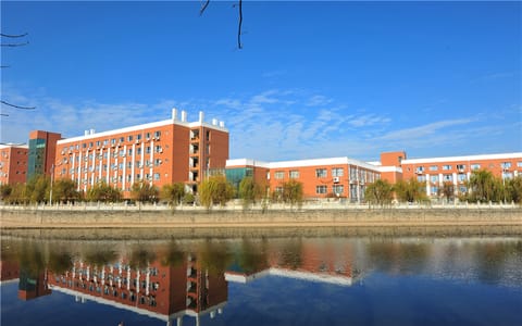 江西科技师范大学·湖畔风光