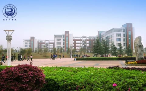 南昌工学院·教学连体楼