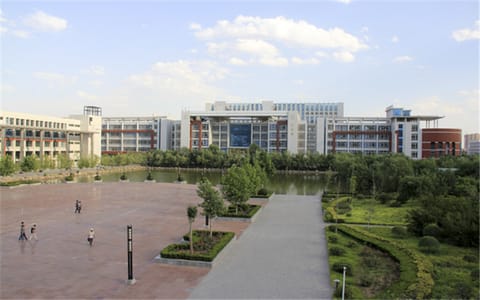 河南工学院·人文广场