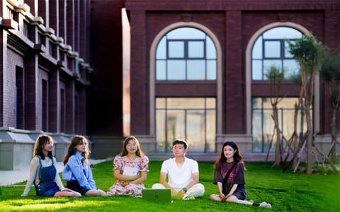 兰州信息科技学院·学生交流场景
