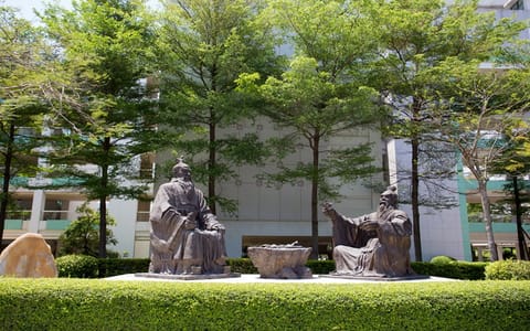 广州中医药大学·校园广场