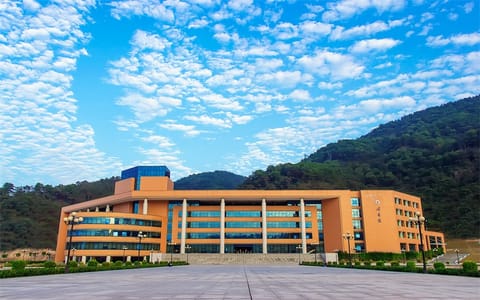 广东药科大学·中山校区图书馆