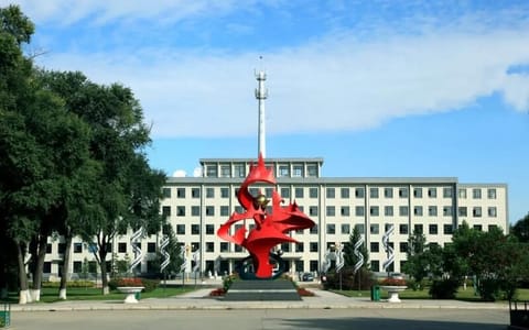 吉林农业科技学院·雕塑