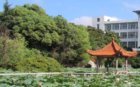 武汉工程大学邮电与信息工程学院·亭台
