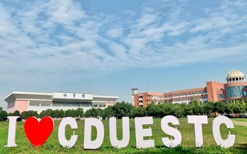 电子科技大学成都学院·秋日