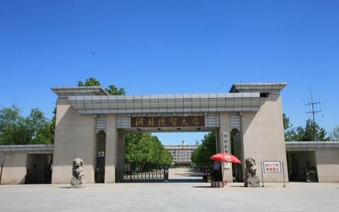 河北经贸大学·大门01