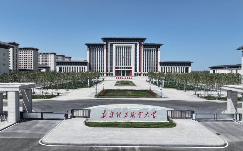 新疆理工职业大学主图·校园风光