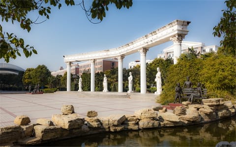 商丘工学院·智博广场