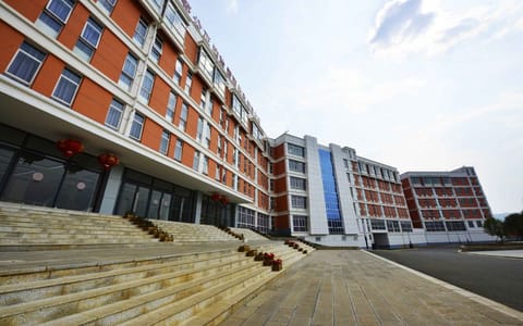 昆明传媒学院(原云南艺术学院文华学院)·亦归楼正面