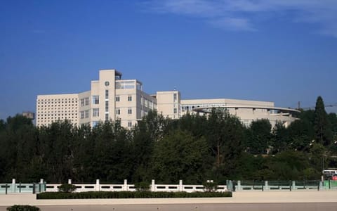 贵州工程应用技术学院·秀山图书馆