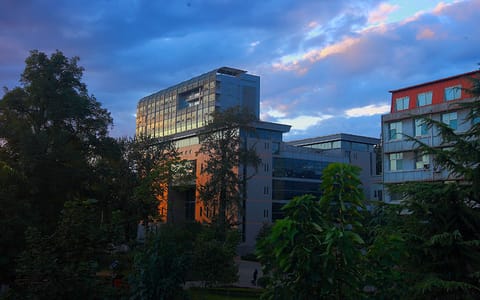 河北大学·逸夫楼博物馆夜景