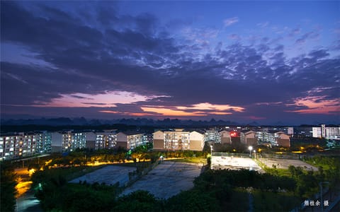 南宁理工学院·学校夜景