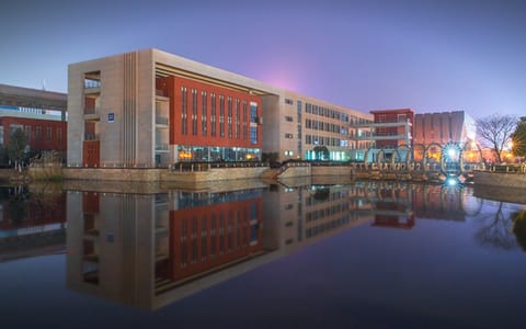 南京航空航天大学·将军路校区东区教学楼-星轨