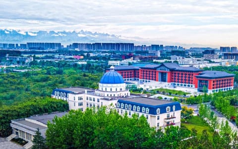 成都锦城学院·雪山下的园林校园