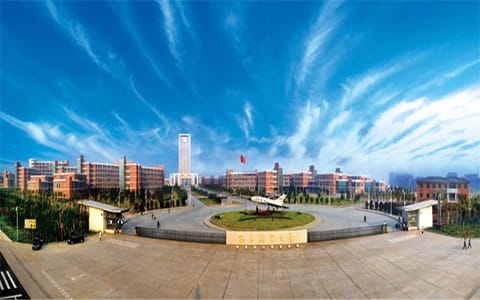 南昌航空大学·校门