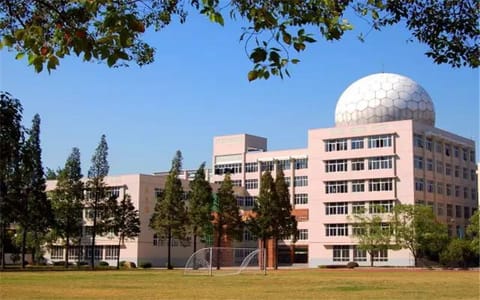 空军预警学院·教学楼一角
