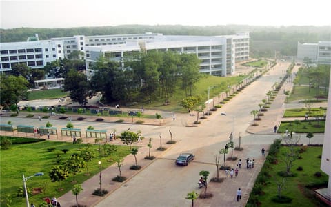 赣南师范大学·群像
