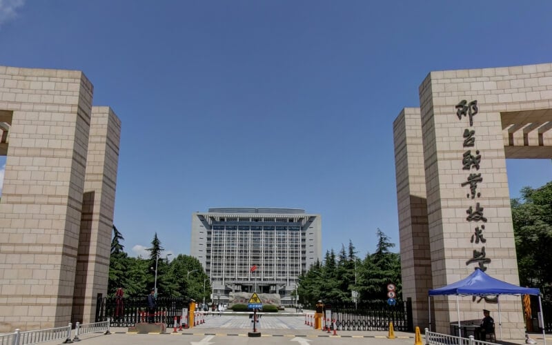 河北科技工程职业技术大学主图·门
