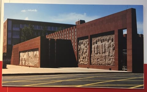 中国医科大学·东门石雕壁画