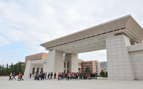 天水师范大学·门