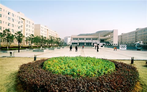 武汉职业技术大学·凌云广场
