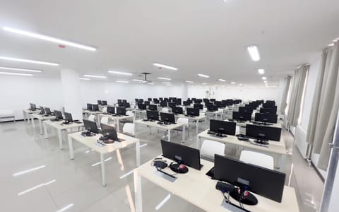 新疆艺术学院·计算机房