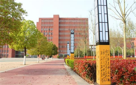 郑州轻工业大学·校园一角2