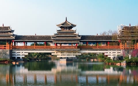 南宁学院·学校青秀风雨桥