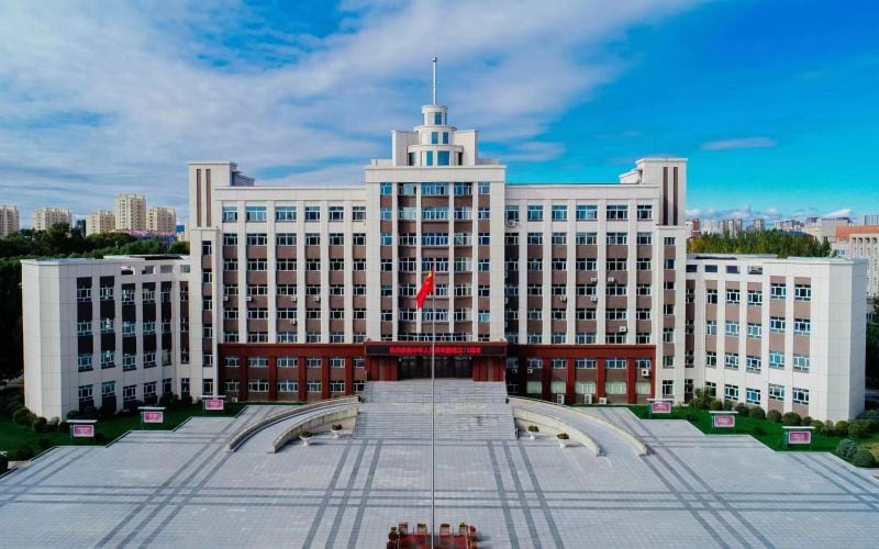 佳木斯大学主图·改造一新的楼宇