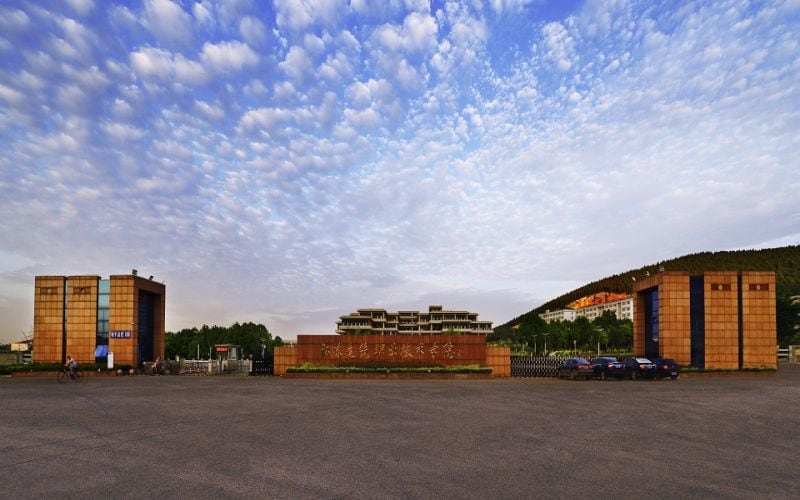 江苏建筑职业技术大学主图·校门