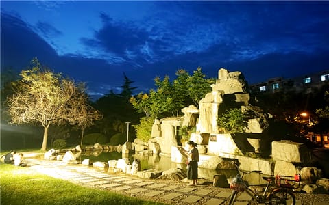 河南师范大学·中心花园夜景