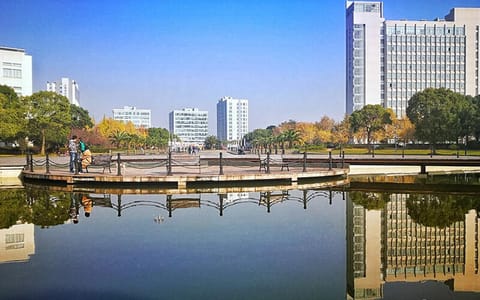 上海第二工业大学·时钟广场