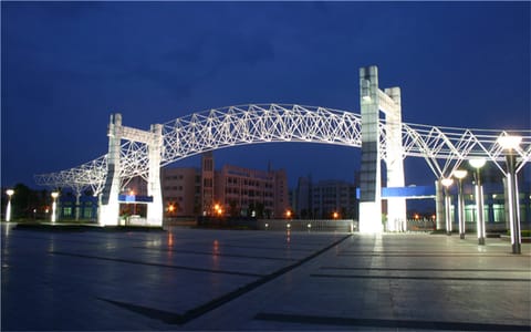 江西水利电力大学（原南昌工程学院）·校门夜景