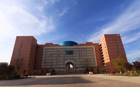 陕西中医药大学·正门广场楼