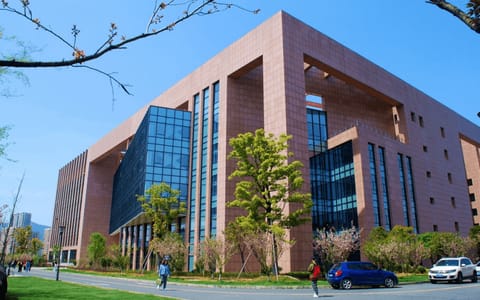 浙江工商大学杭州商学院·图书馆一角
