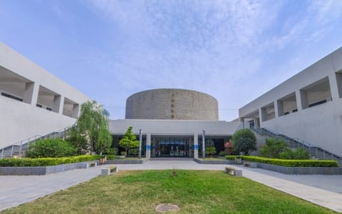 陕西国际商贸学院·报告厅