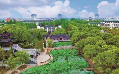 武汉生物工程学院·鸟瞰问天湖