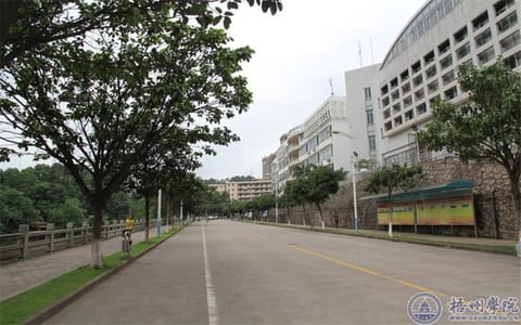 梧州学院·校园大道
