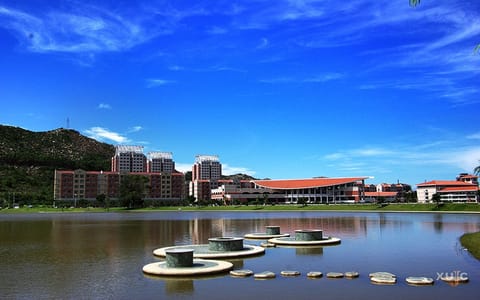 厦门大学嘉庚学院·翠湖春晓
