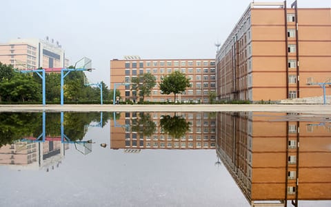 保定理工学院·楼影迷踪
