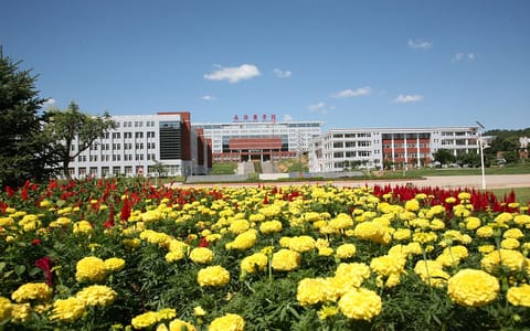 承德医学院·校园一角